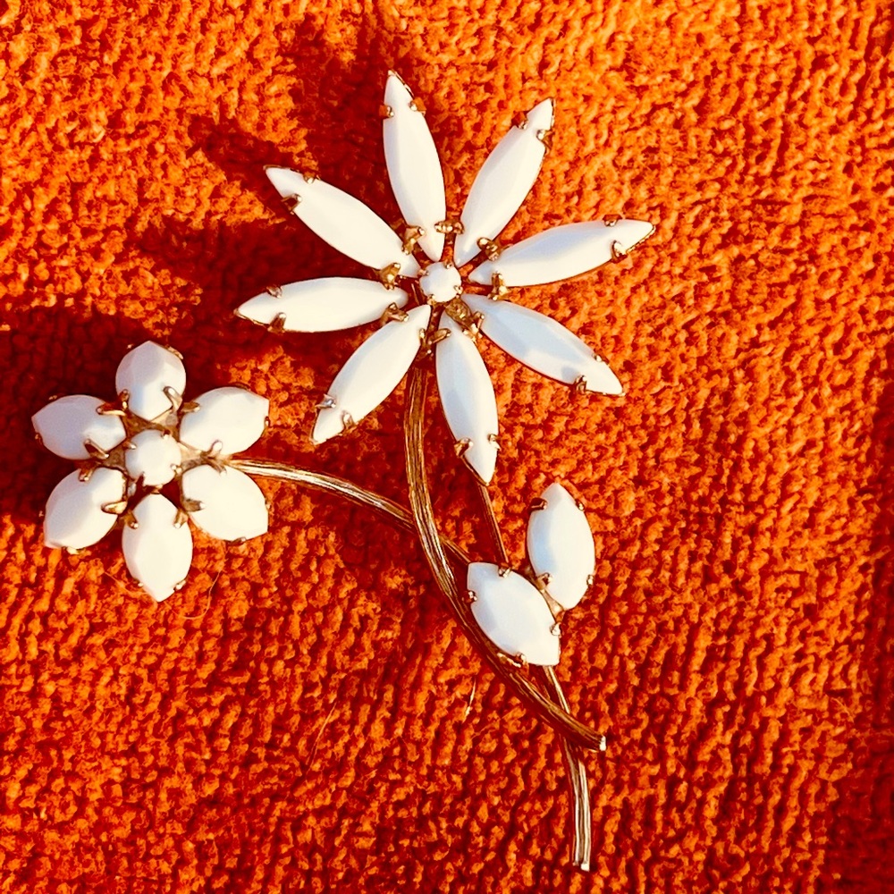 Brooch Vintage Milk Glass Flowers